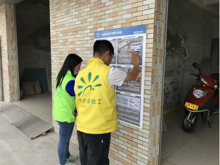 阜沙鎮(zhèn)禁毒信息〔2020〕第167期--阜沙禁毒宣傳進公交站、進廠企、進廣場（2020.11.17 