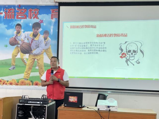 禁毒宣傳進校園，讓青春綠色無毒 (3).jpg